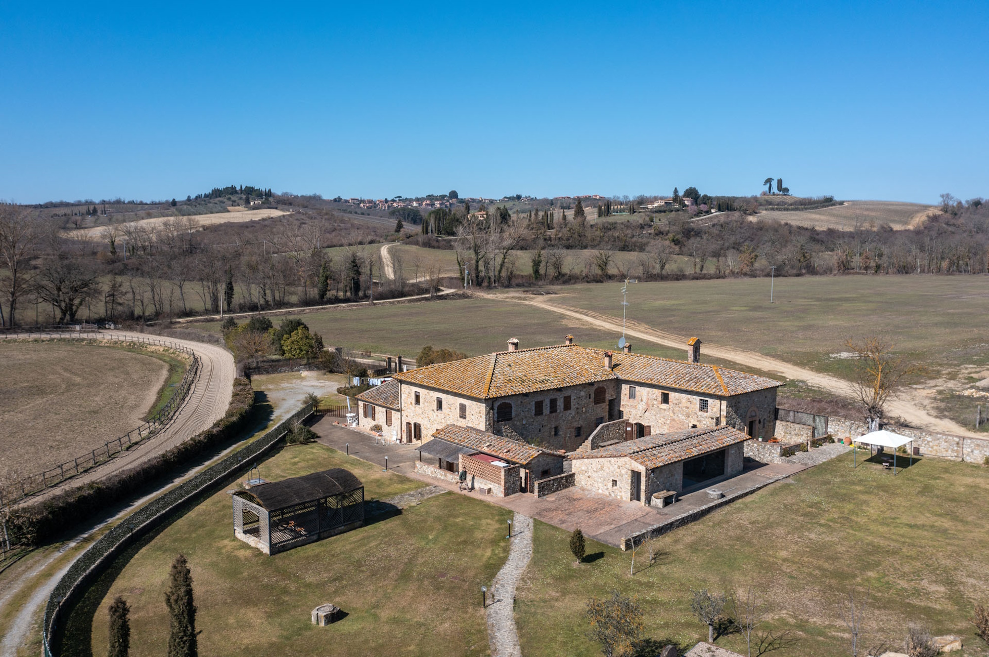 country house hamlet for sale castelnuovo berardenga chianti