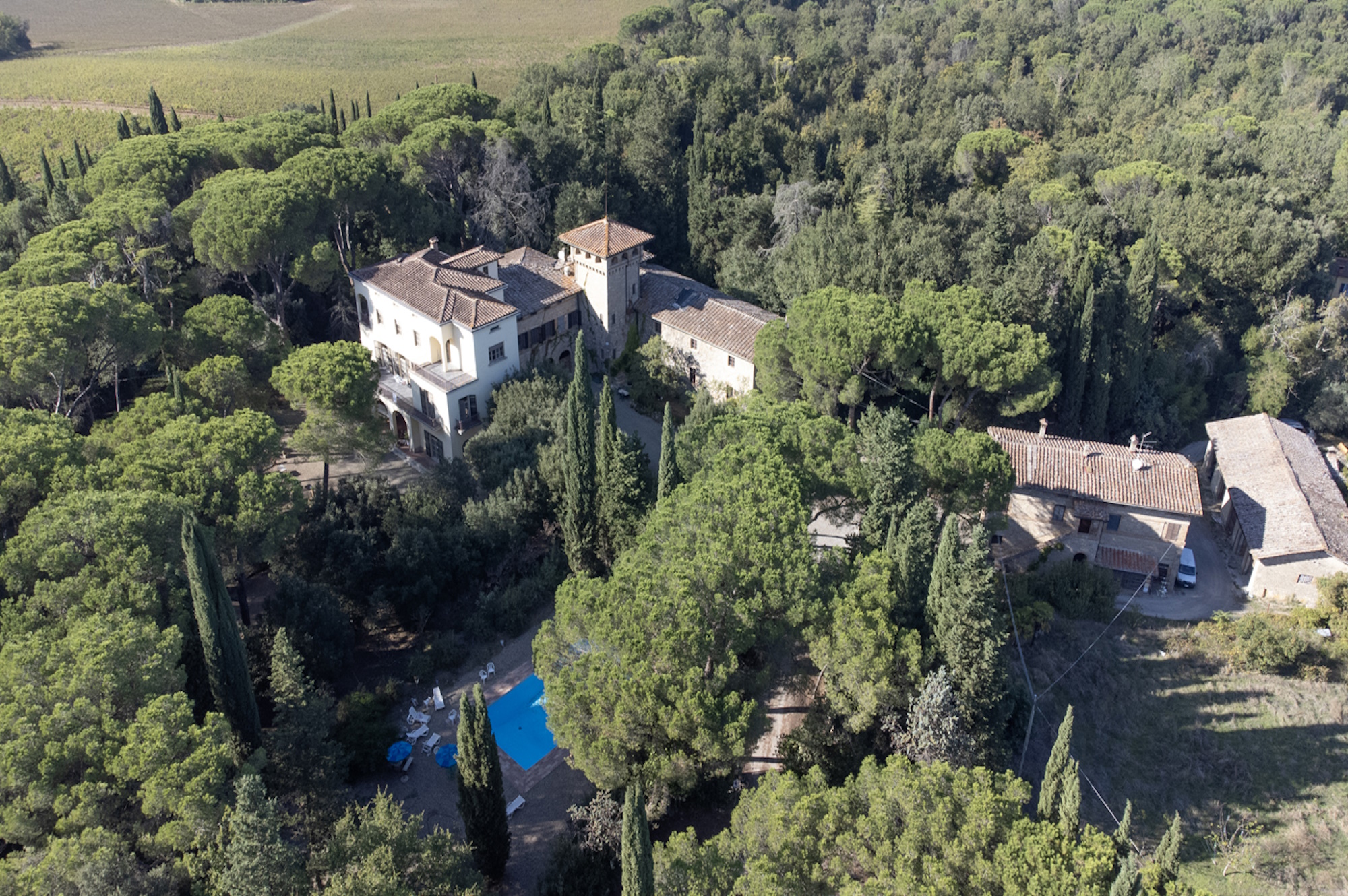 country house hamlet for sale monteriggioni suburbs