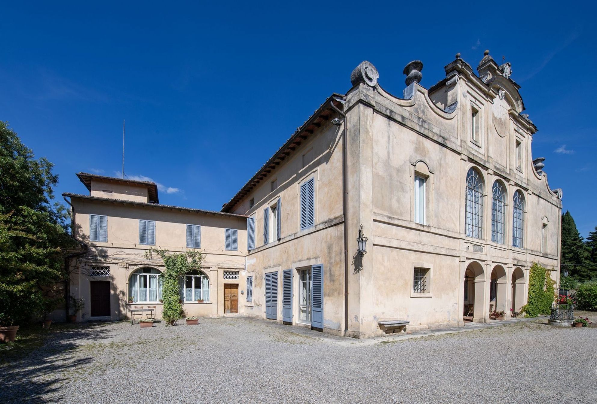 villa for sale siena suburbs